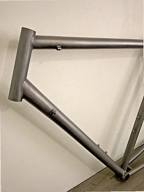 DIAMONDBACK TITANIUM ROAD BIKE FRAME 58 CM 1.5 KGS. 130 SPACING FITS LARGER TIRE