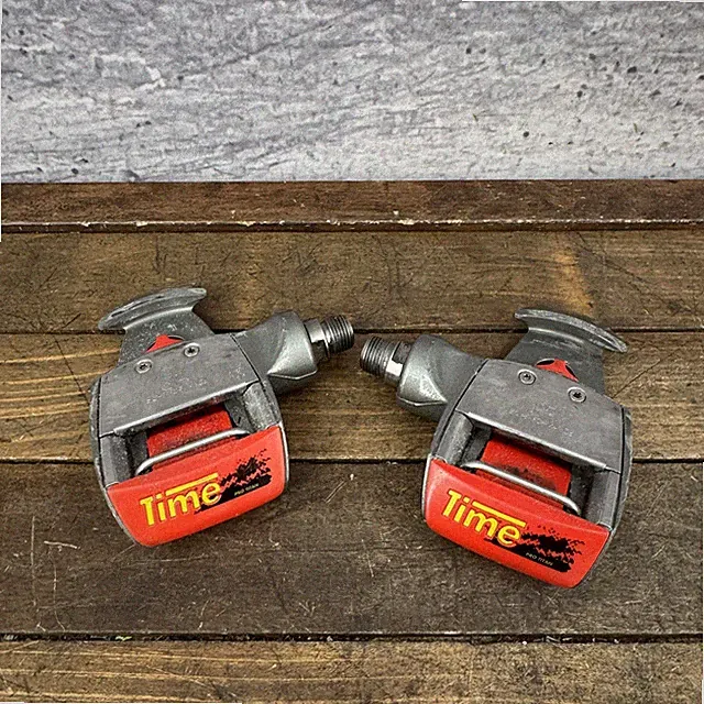 Vintage TIME EQ Titan Clipless Road Bike Pedals Titanium 9/16 Red 365g Ti Axles